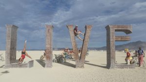 Group picture @ live sign - burning man