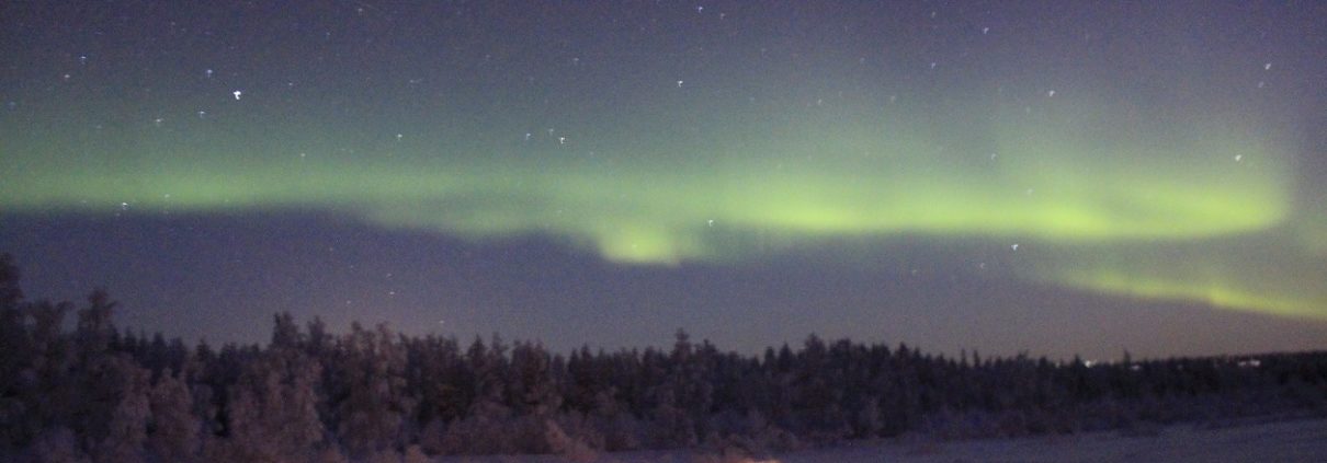 kissing under the northern lights nomadsoulmates.com